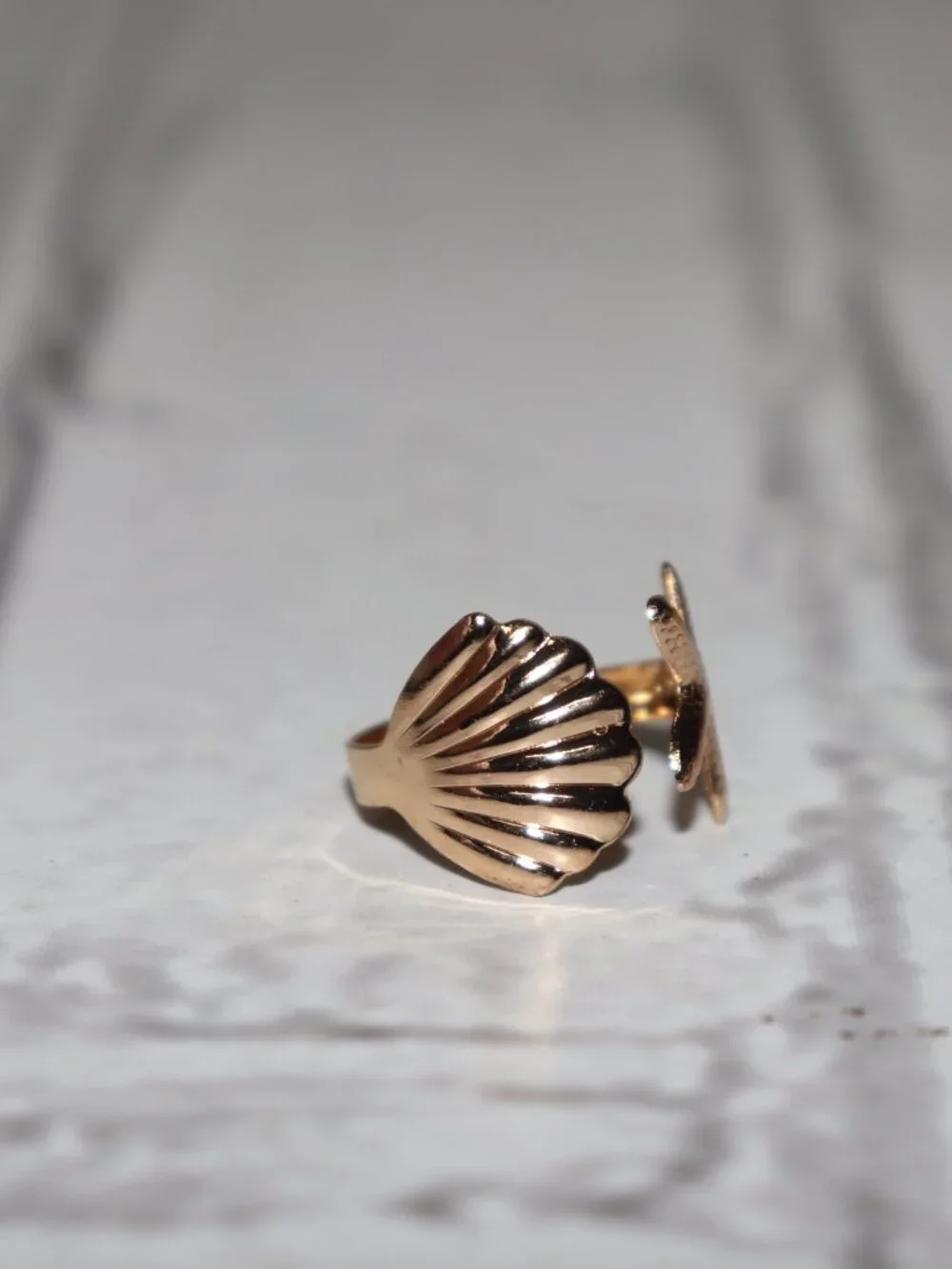 ✨ NWOT Gold Seashell & Starfish Adjustable Ring • Size 8–9 ✨
